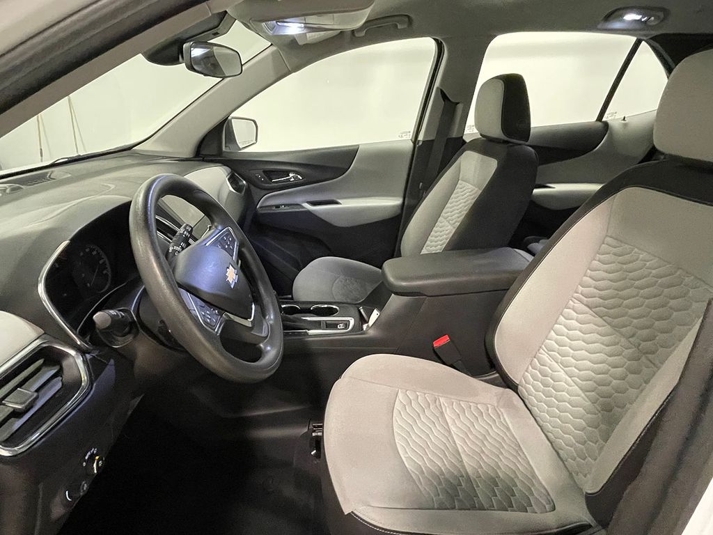 2020 Chevrolet Equinox LS photo 2