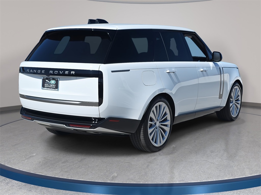 2025 Land Rover Range Rover SE photo 5