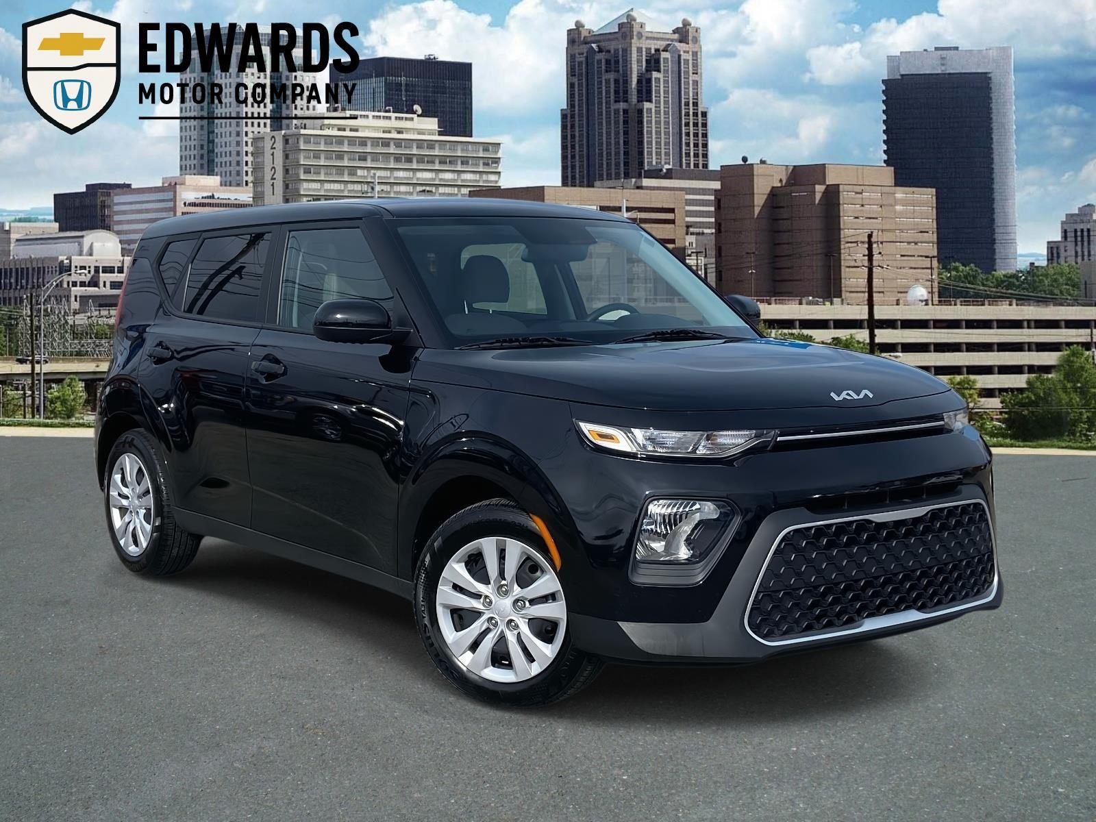 2022 Kia Soul LX's photo