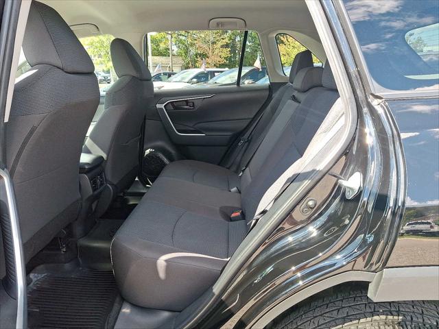 2024 Toyota RAV4 LE photo 12