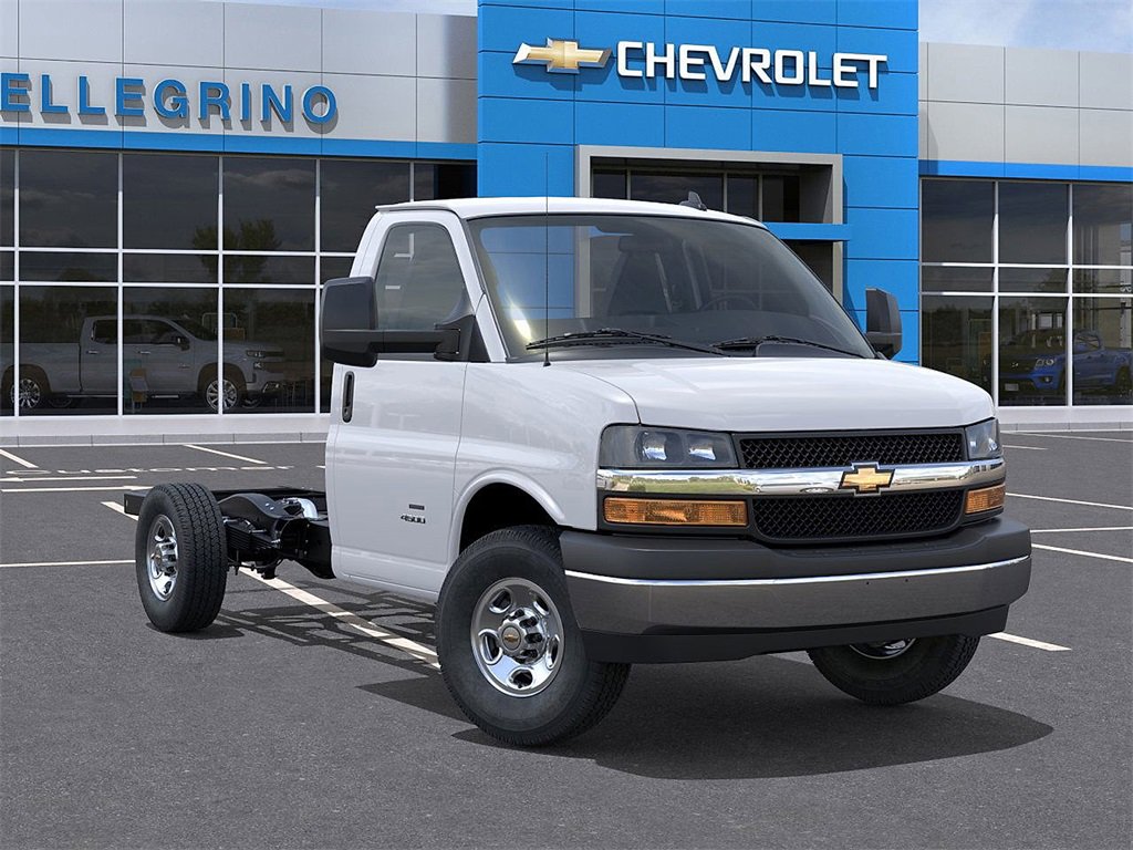 2025 Chevrolet Express Cutaway 3500 photo 3