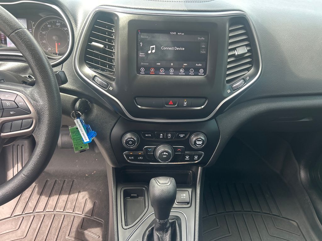 2021 Jeep Cherokee Latitude photo 32