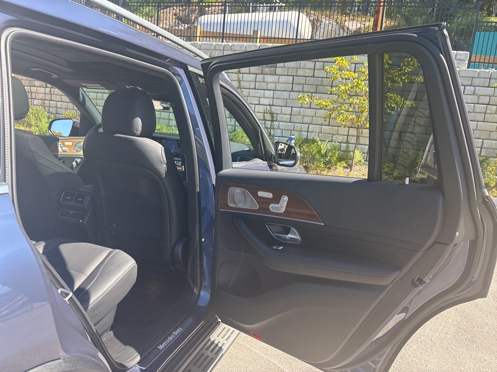 2025 Mercedes Benz GLS 450 4MATIC photo 12