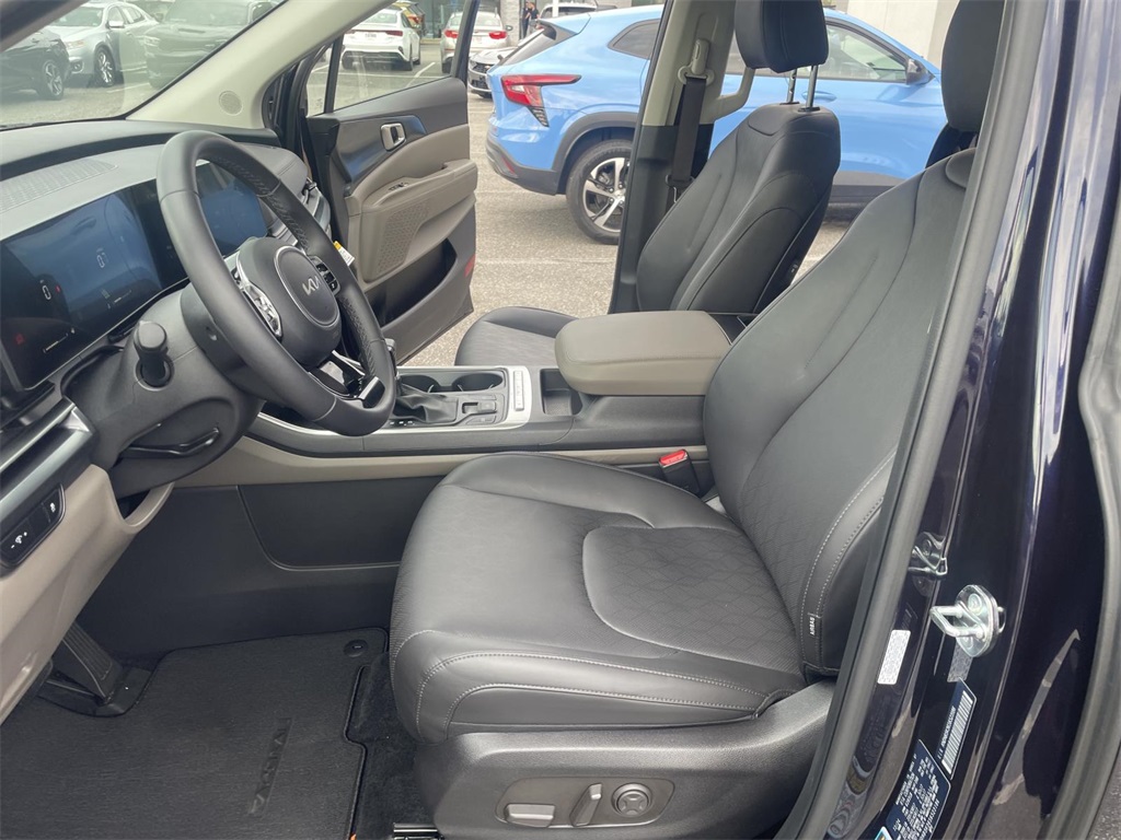 2025 Kia Carnival LXS photo 41