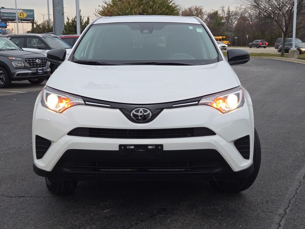 2018 Toyota RAV4 LE photo 4