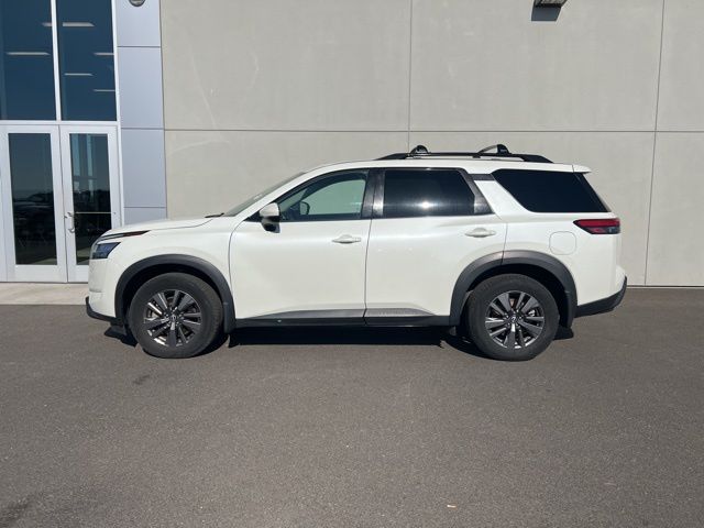 2022 Nissan Pathfinder SV photo 3