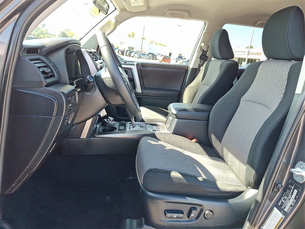 2016 Toyota 4Runner SR5 photo 14