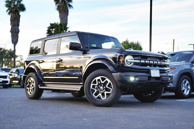 2025 Ford Bronco 4-Door Outer Banks's photo
