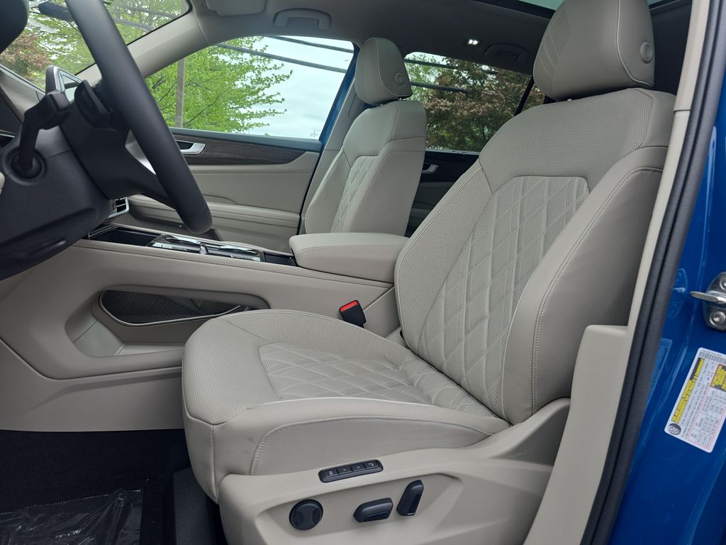2025 Volkswagen Atlas SEL Premium R-Line photo 3