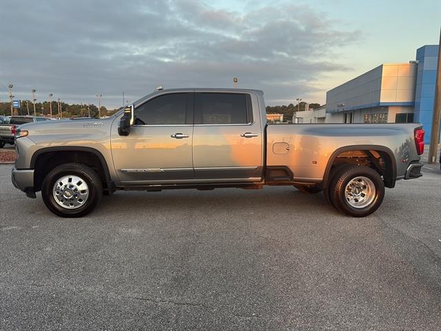2024 Chevrolet Silverado 3500HD High Country photo 4