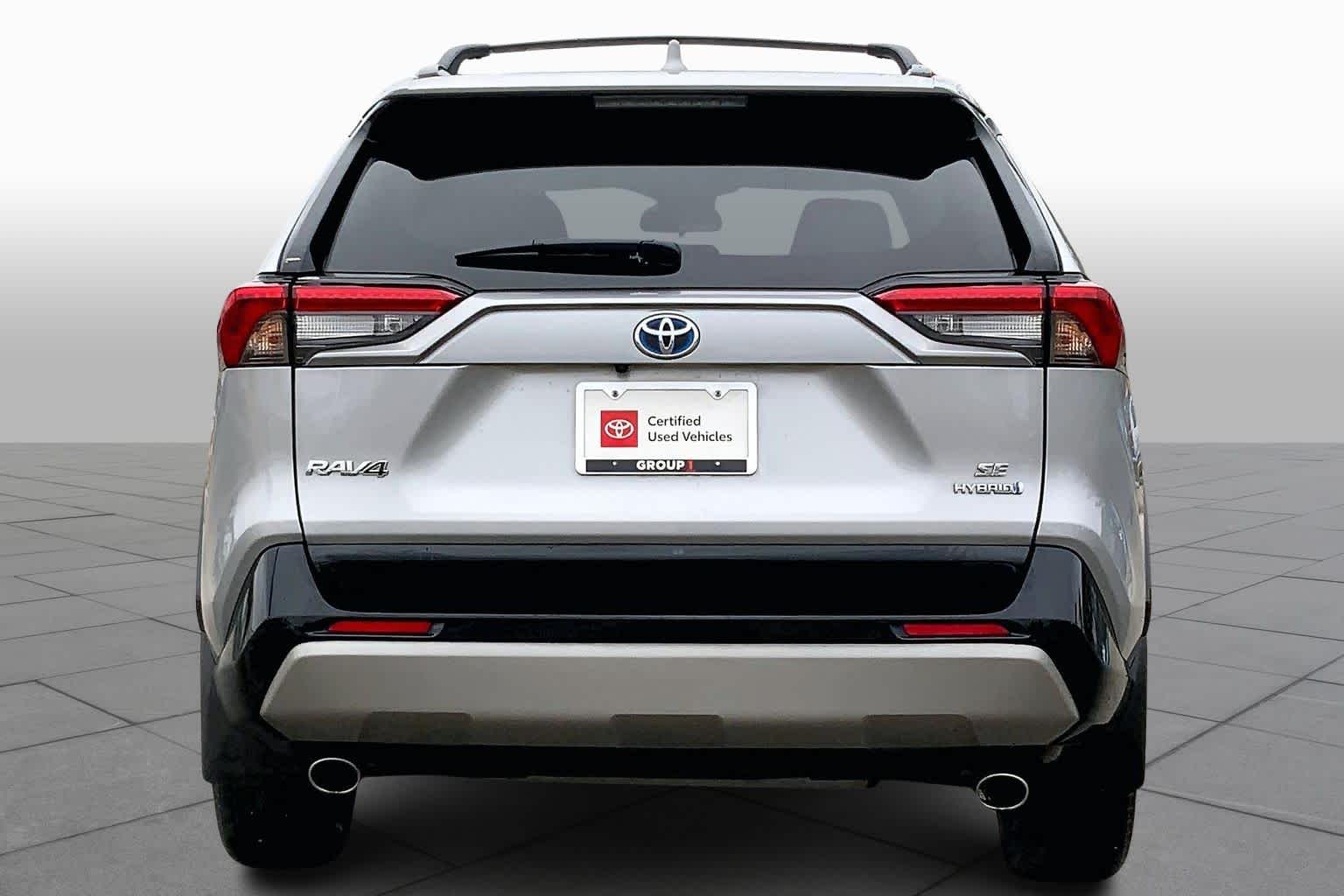 2024 Toyota RAV4 SE photo 4