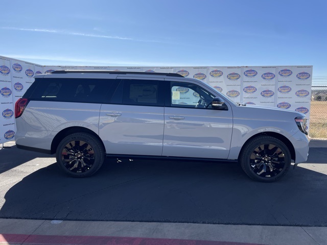 2025 Ford Expedition Platinum's photo