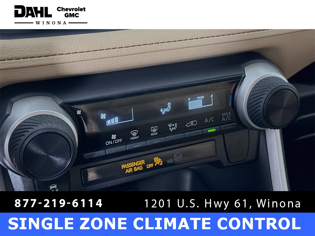 2021 Toyota RAV4 LE photo 3