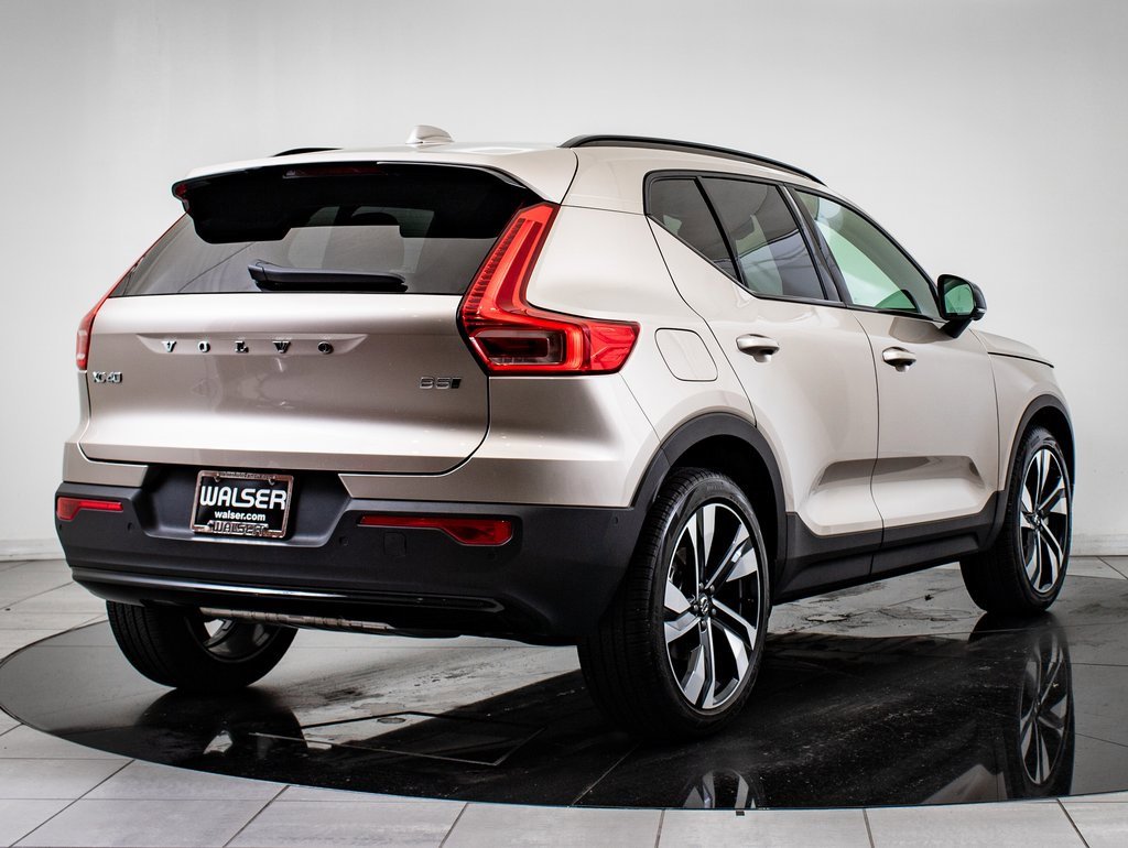2024 Volvo XC40 Plus photo 10
