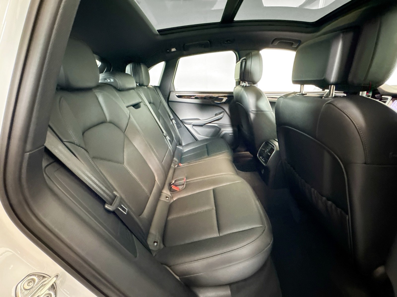2025 Porsche Macan S photo 20