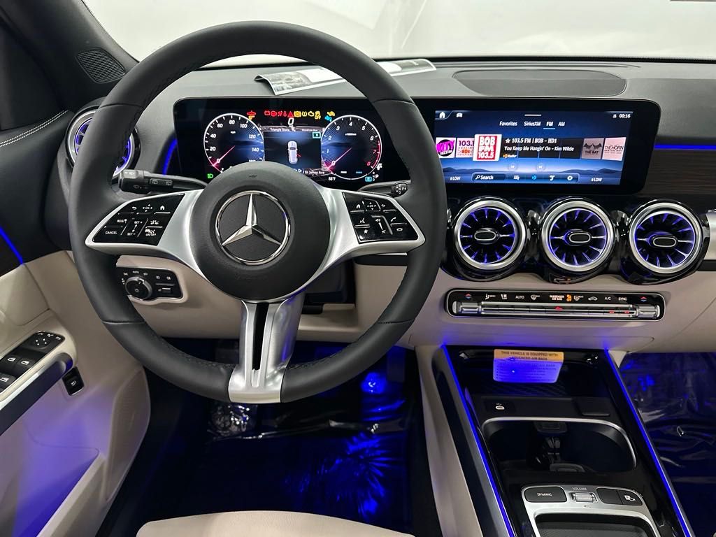 2025 Mercedes Benz GLB 250 photo 3