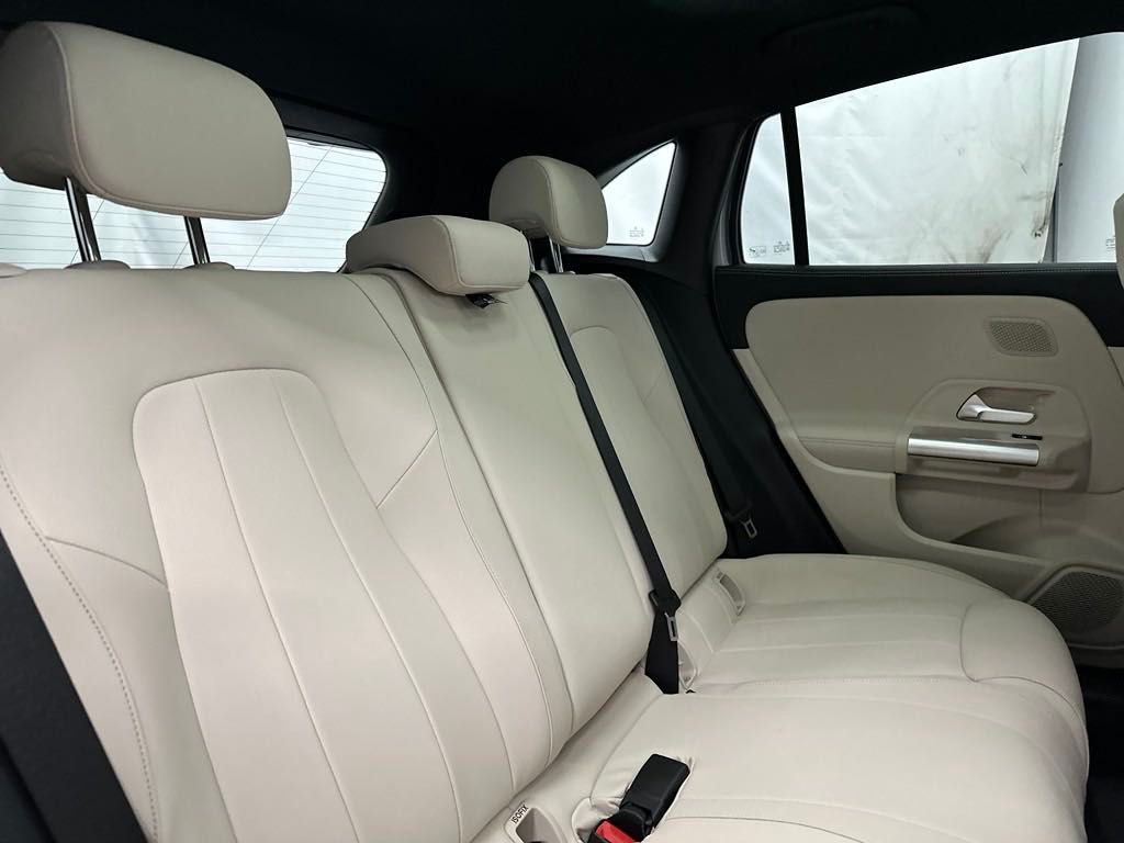 2025 Mercedes Benz GLA 250 photo 25
