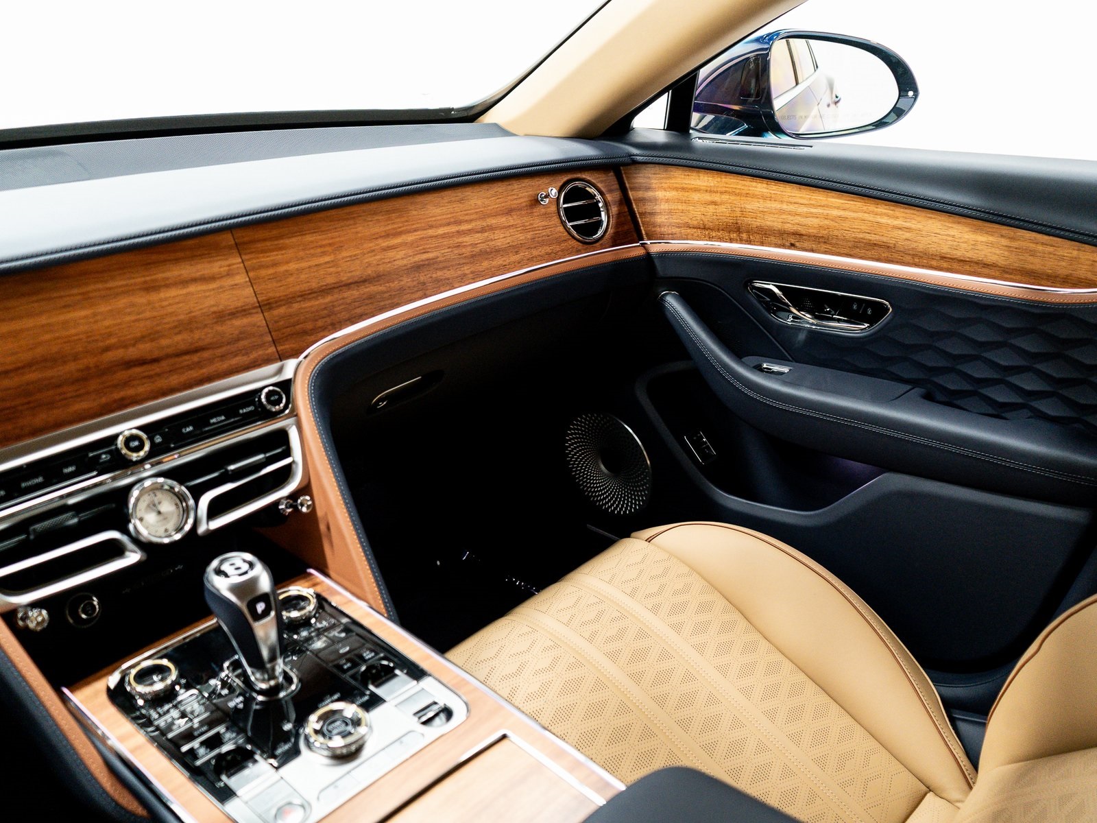 2025 Bentley Flying Spur Mulliner photo 26