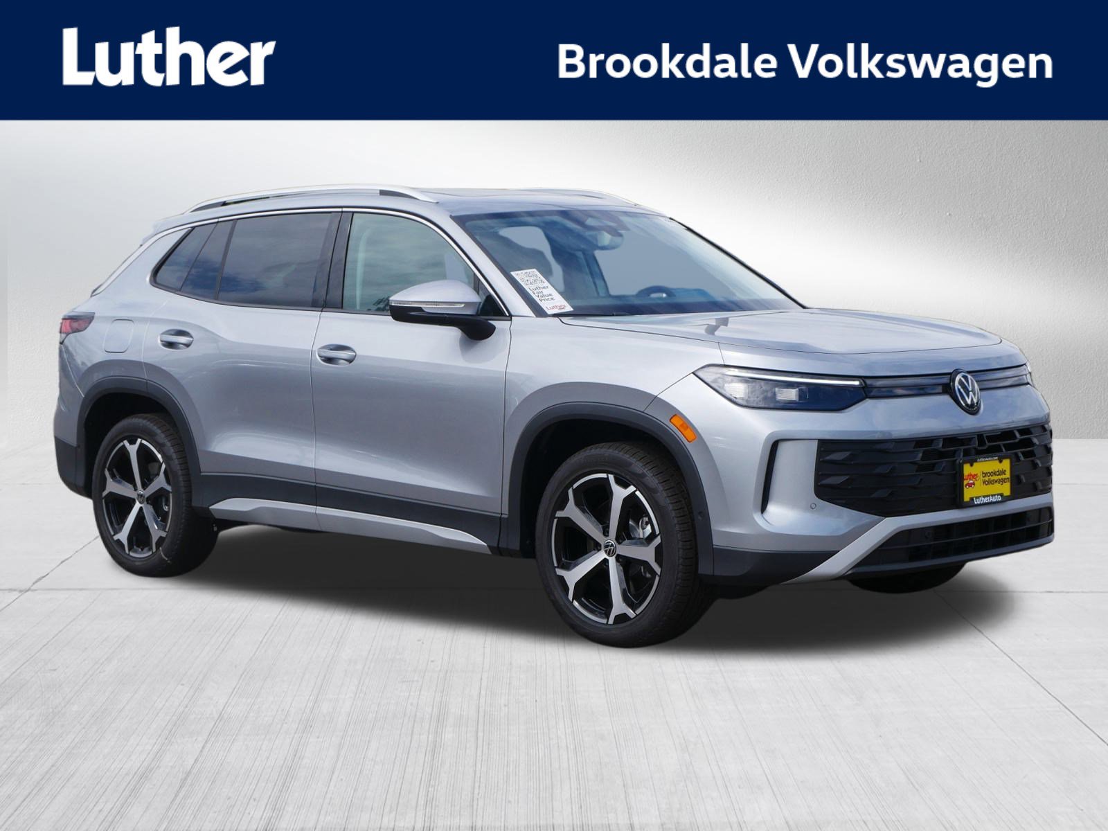 2025 Volkswagen Tiguan SE's photo