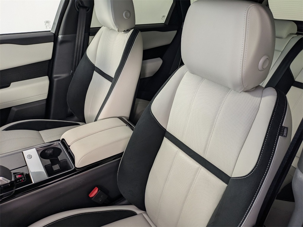 2023 Land Rover Range Rover Velar R-Dynamic S photo 11