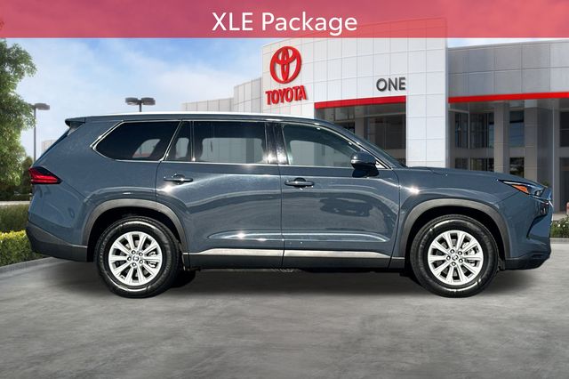2024 Toyota Grand Highlander XLE photo 2