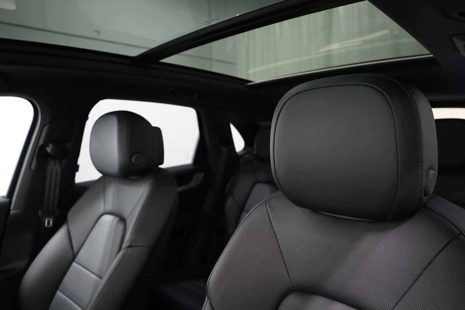 2024 Porsche Cayenne photo 17