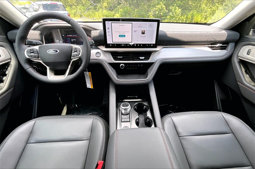 2025 Ford Explorer photo 3
