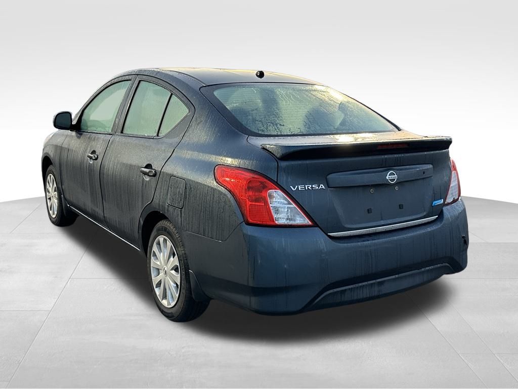 2015 Nissan Versa 1.6 Plus photo 6