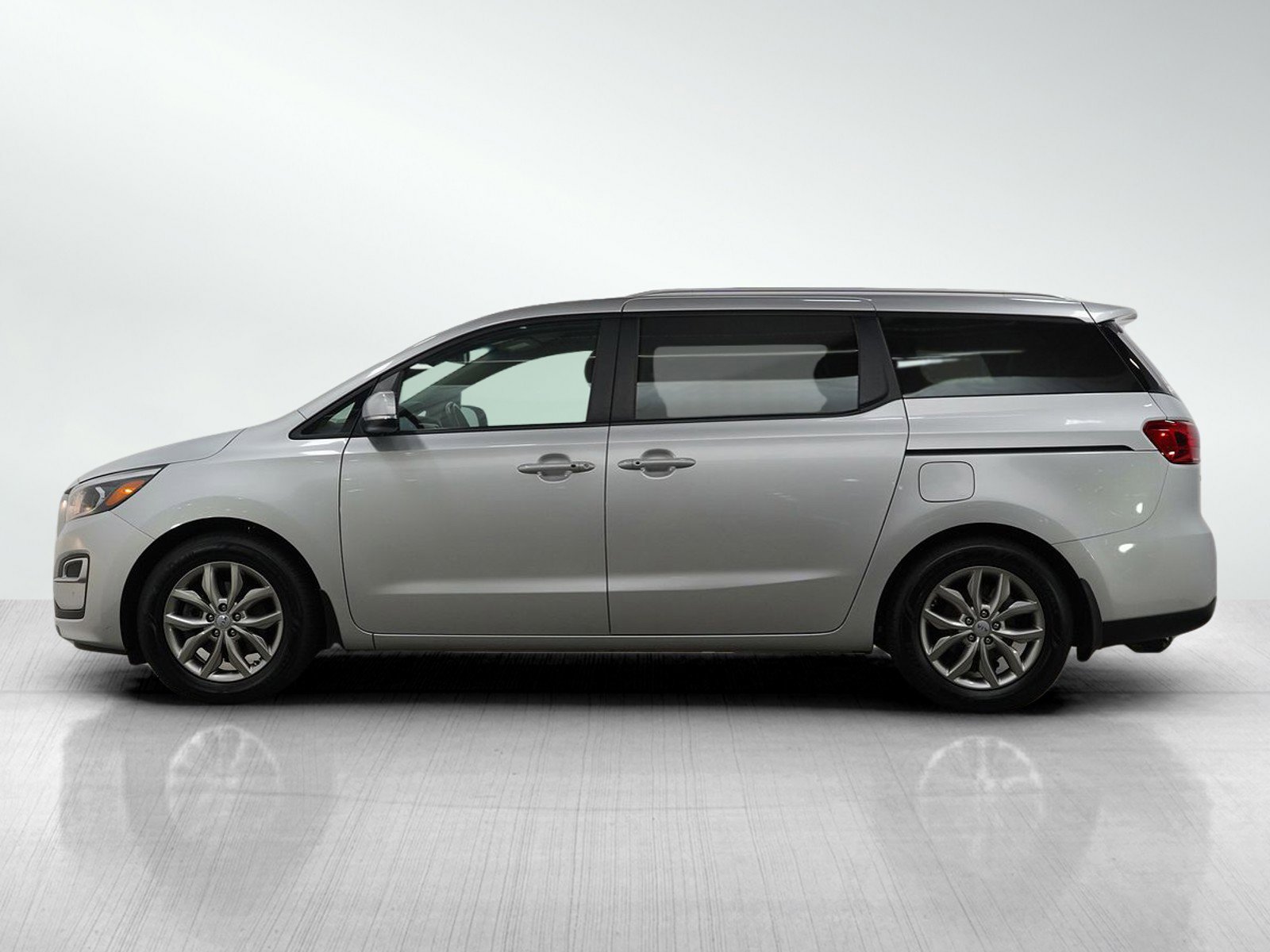 Used 2019 Kia Sedona EX with VIN KNDMB5C15K6534205 for sale in Bloomington, Minnesota