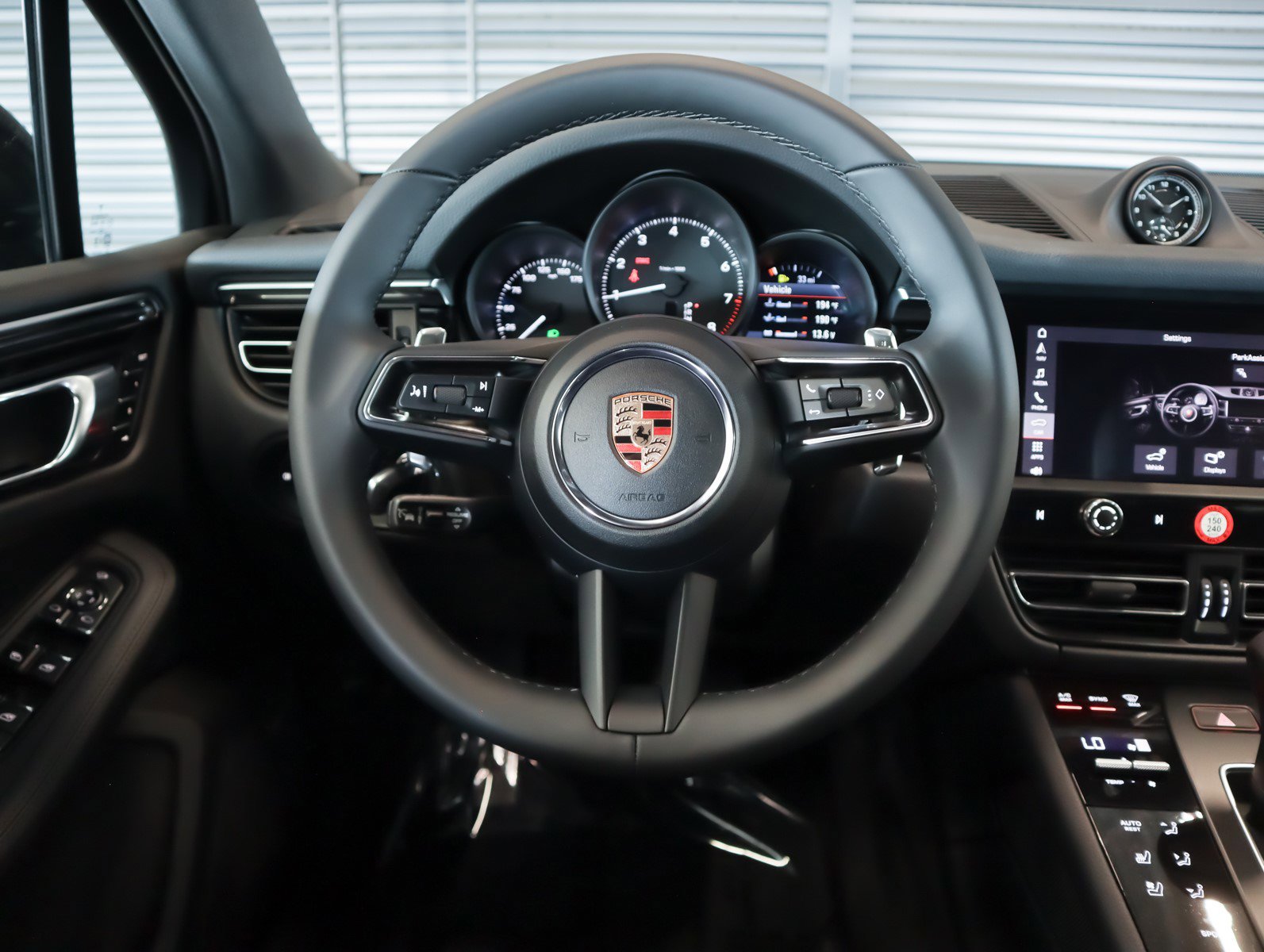 2025 Porsche Macan T photo 15