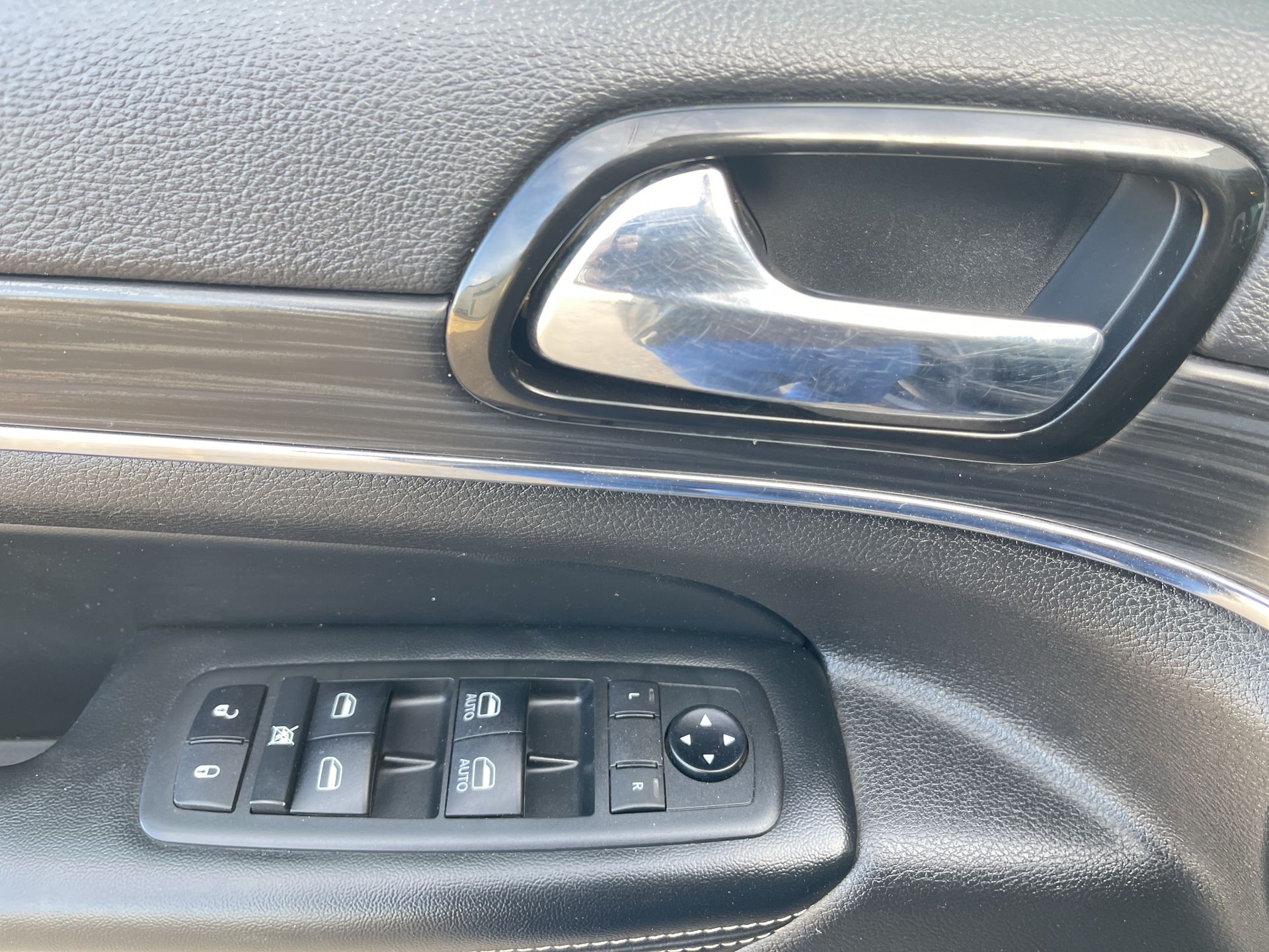 2021 Jeep Grand Cherokee Anniversary Edition photo 18