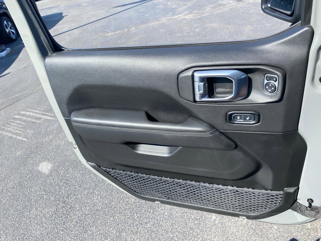 2023 Jeep Wrangler Sahara Altitude photo 19