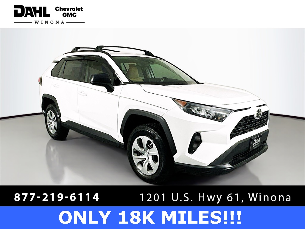 2021 Toyota RAV4 LE's photo