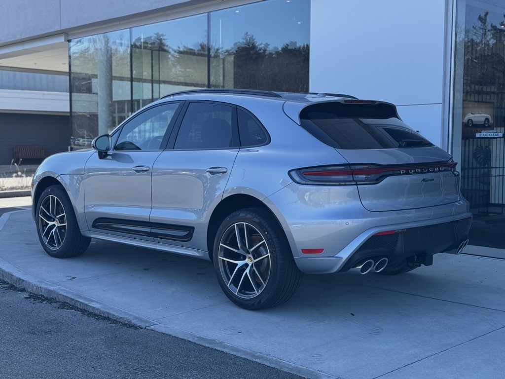 2025 Porsche Macan T photo 2