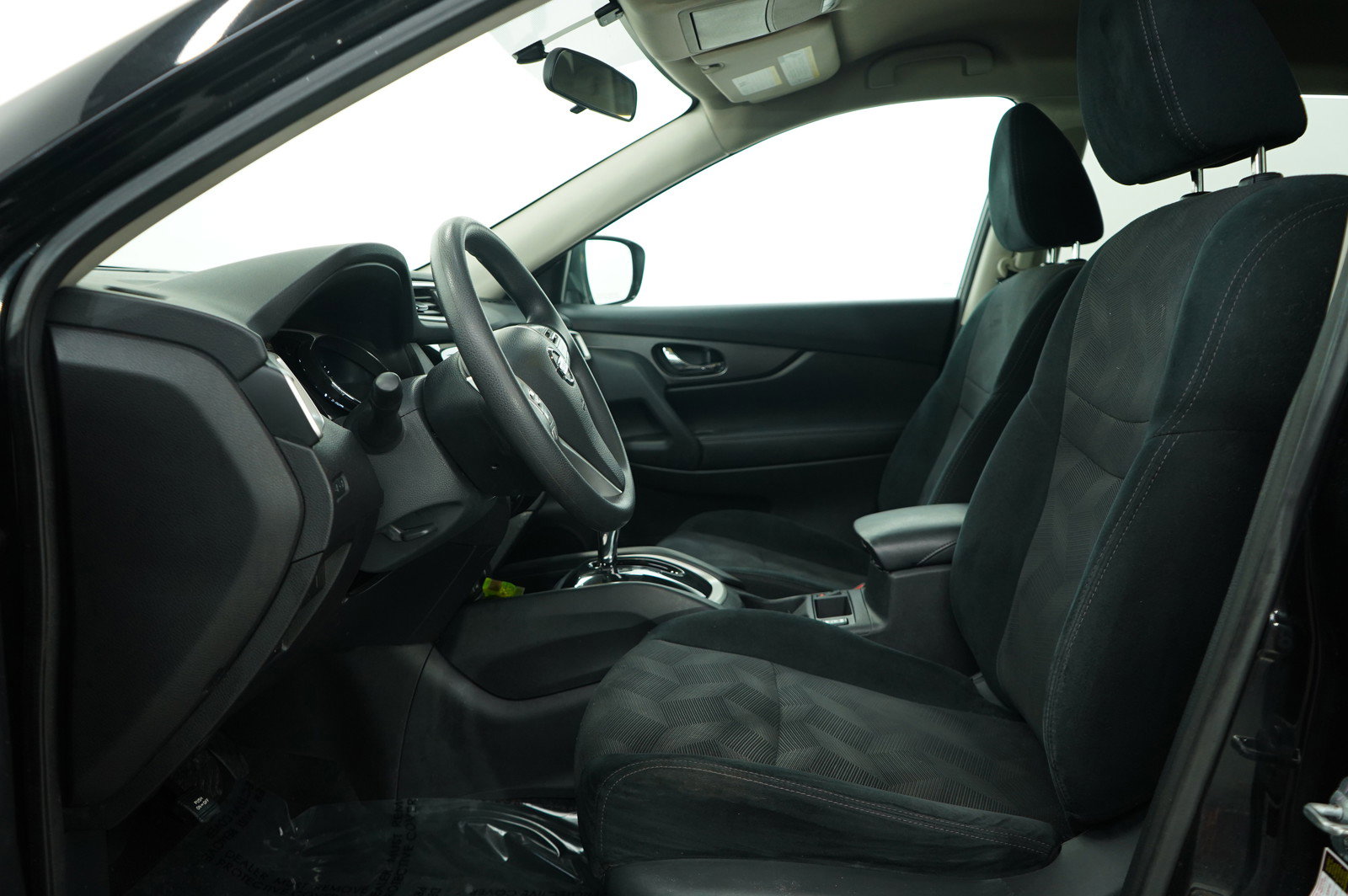 2016 Nissan Rogue SV photo 16