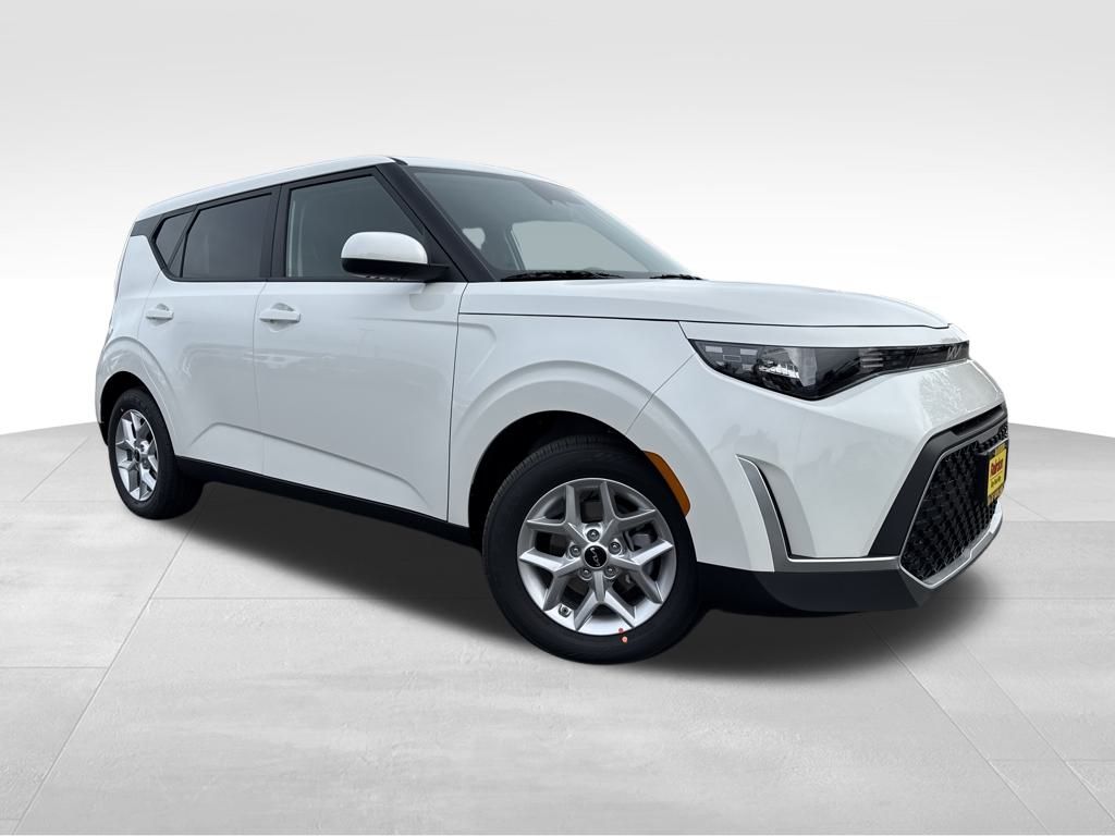 2025 Kia Soul LX's photo