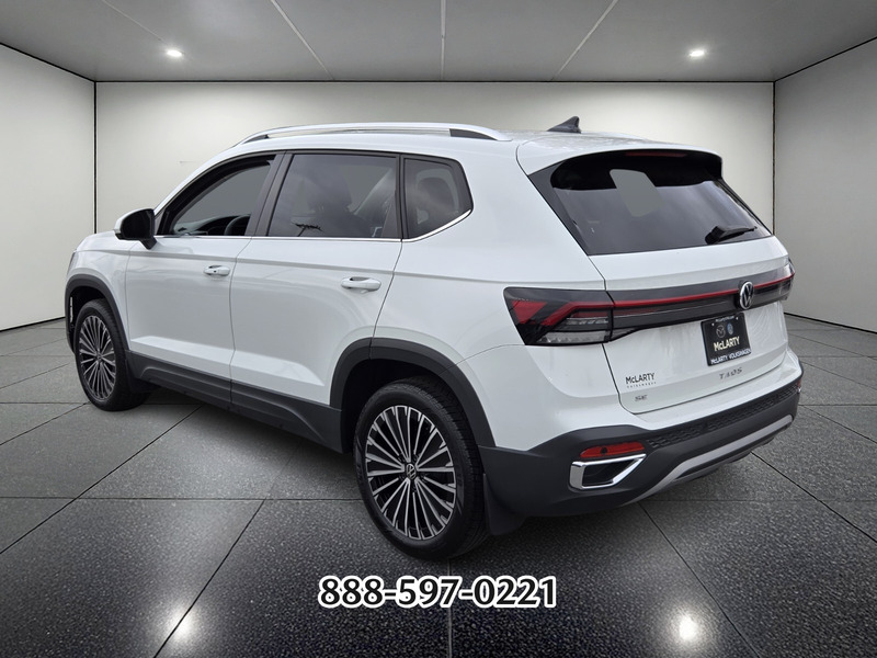 2025 Volkswagen Taos SE photo 4