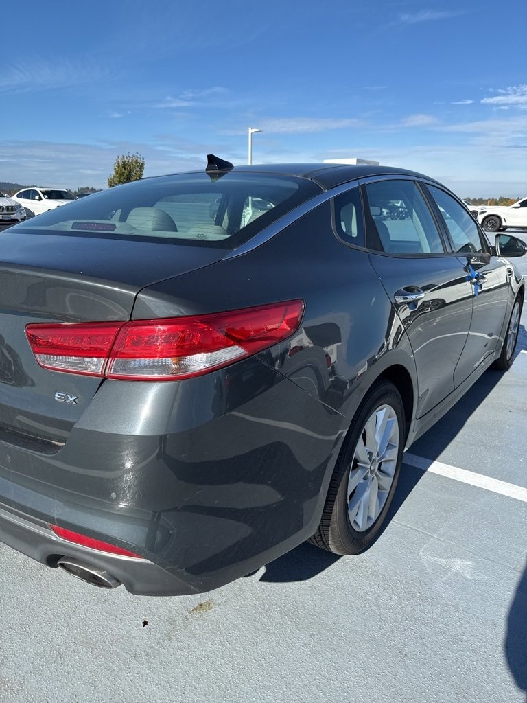 2016 Kia Optima EX photo 3