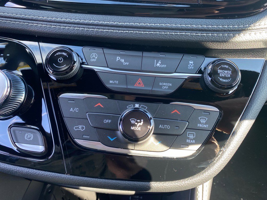 2026 Chrysler Pacifica Limited photo 8