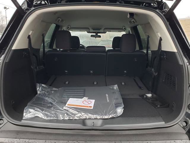2025 Nissan Pathfinder SV photo 2