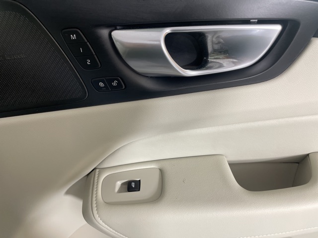 2026 Volvo XC60 photo 11