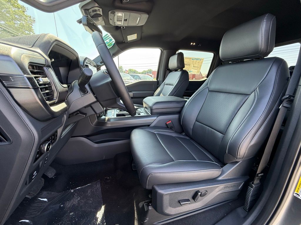 2025 Ford F-150 Lariat photo 12