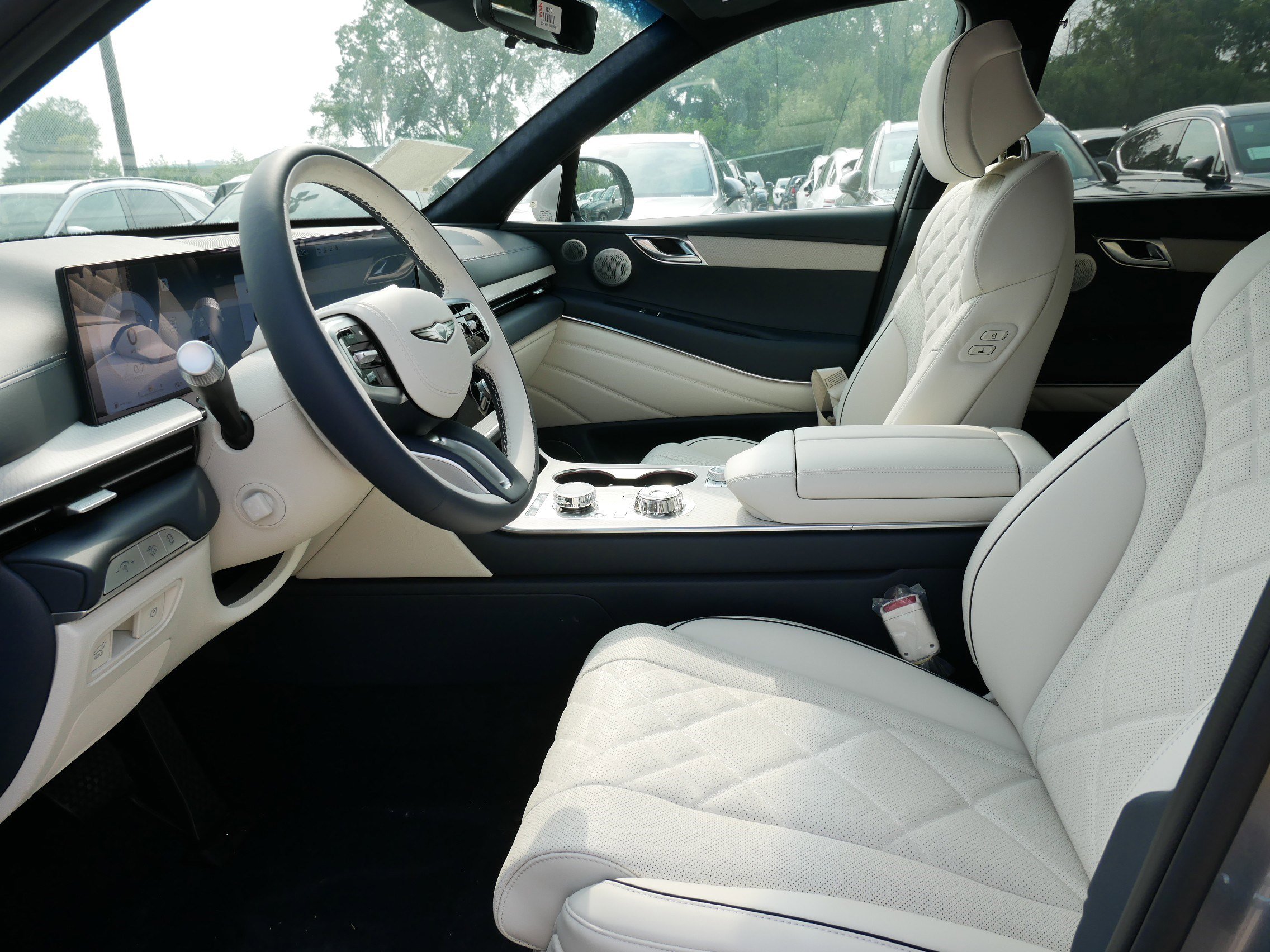 2025 Genesis GV80 Prestige AWD photo 4