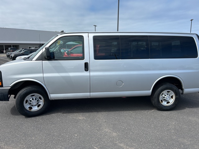 2016 Chevrolet Express Passenger 2500 LS photo 4