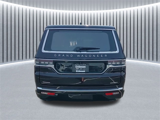 2023 Jeep Grand Wagoneer III photo 4
