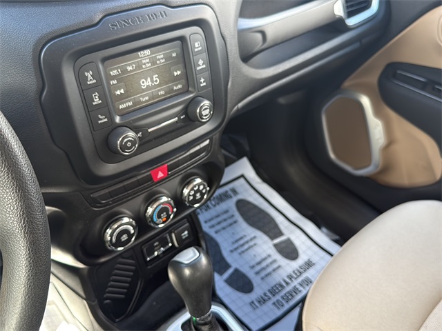 2015 Jeep Renegade Sport photo 20
