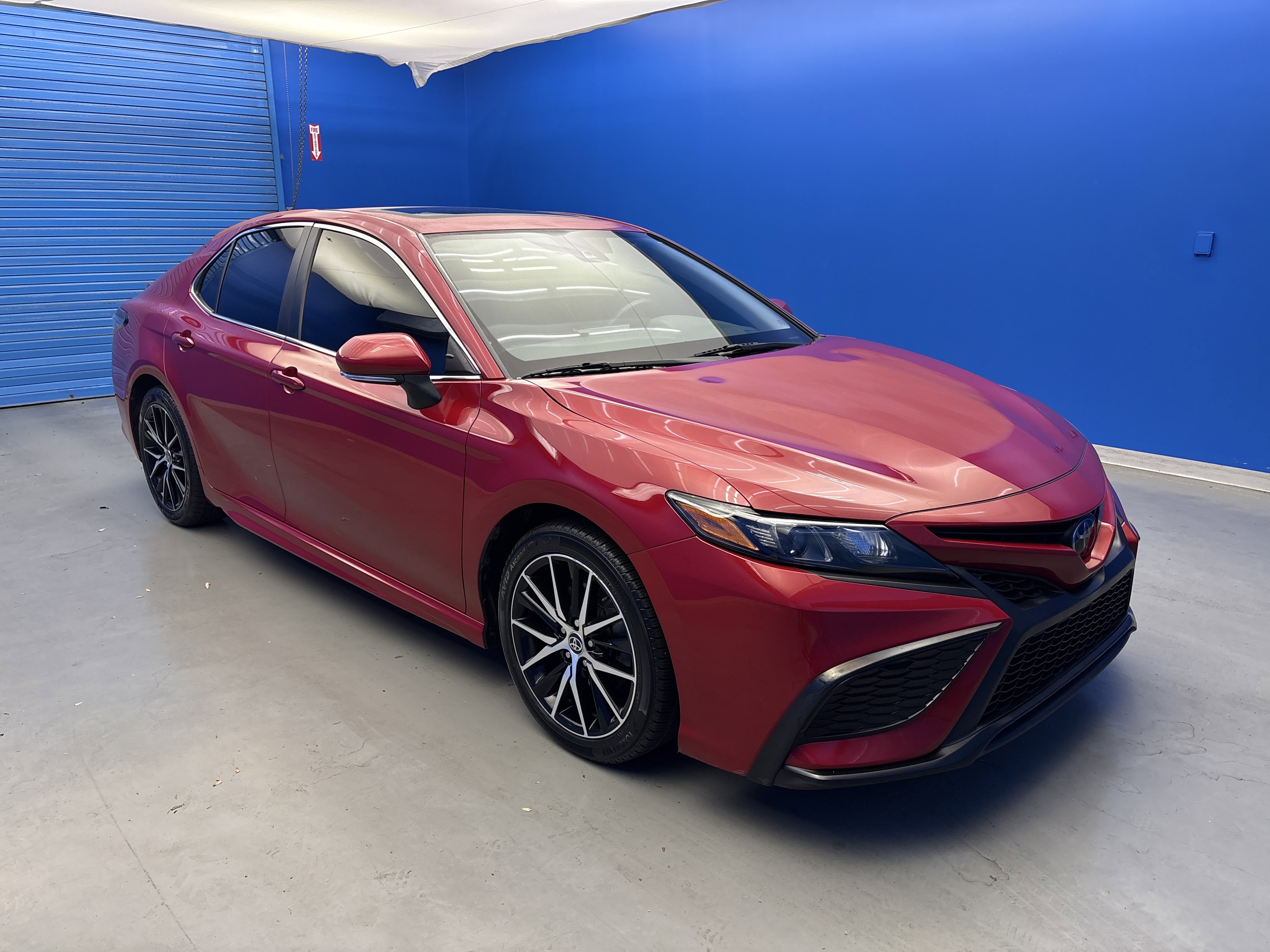 2022 Toyota Camry SE photo 2