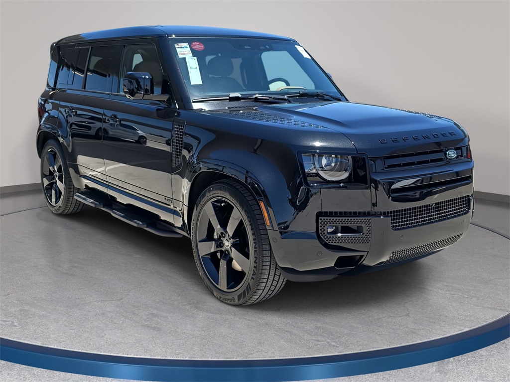 2025 Land Rover Defender 110 V8 photo 3