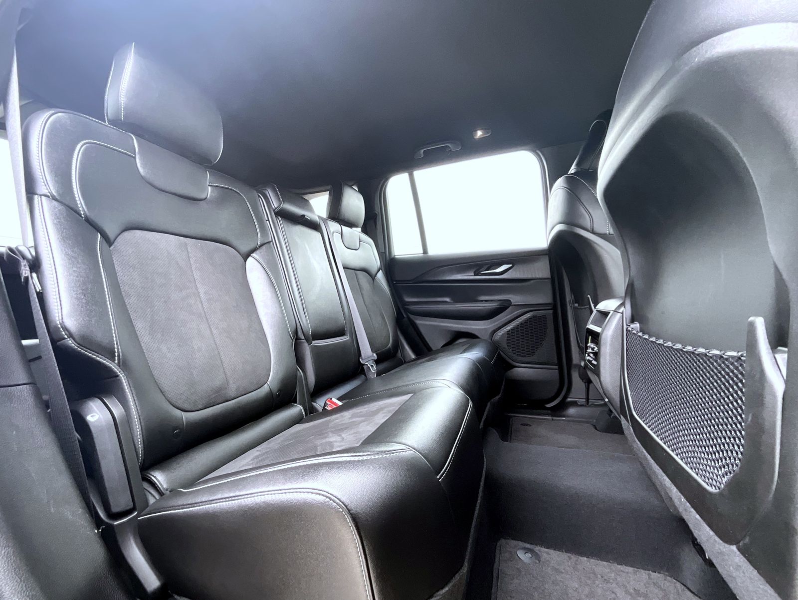 2024 Jeep Grand Cherokee Altitude photo 16