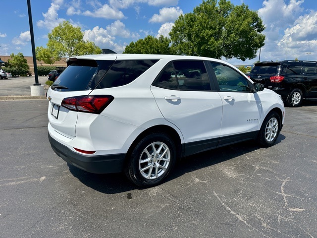 2022 Chevrolet Equinox LS photo 3
